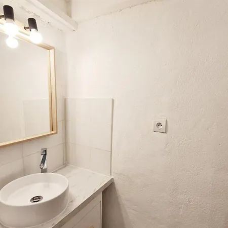 Gregbnb - T2 Climatise Mezzanine - Atypique - Centre Ancien Apartment Toulon